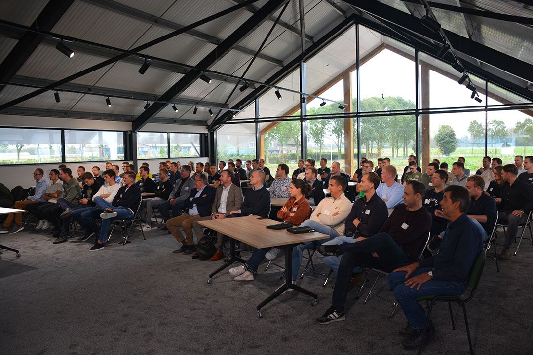 De bijeenkomst van Tuinbouwjongeren Nederland, met als thema 'water', trok een volle zaal. Foto: Peter Visser