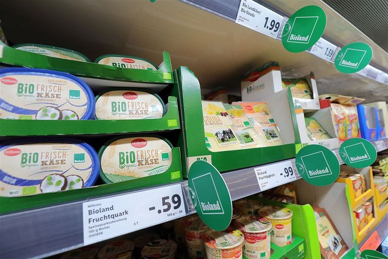 Biologische producten in een Duitse vestiging van Lidl. Bijna alle productgroepen lieten groei zien in verkocht volume. -Foto: ANP