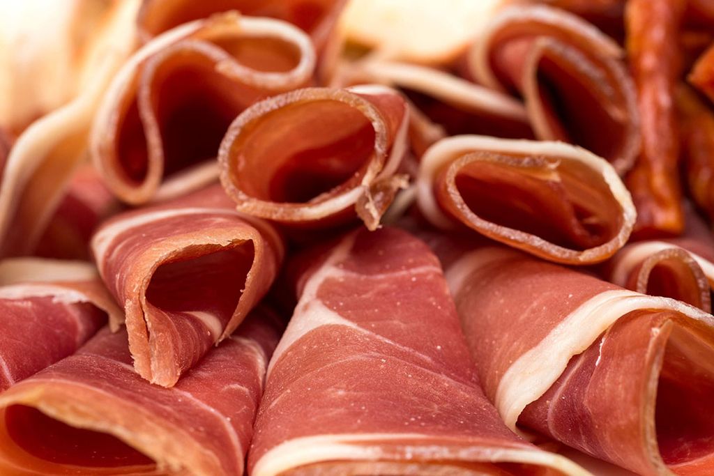 In 2020 werd in Nederland 490 ton Parmaham verkocht, dat is 24% meer dan in 2019. Foto: Canva