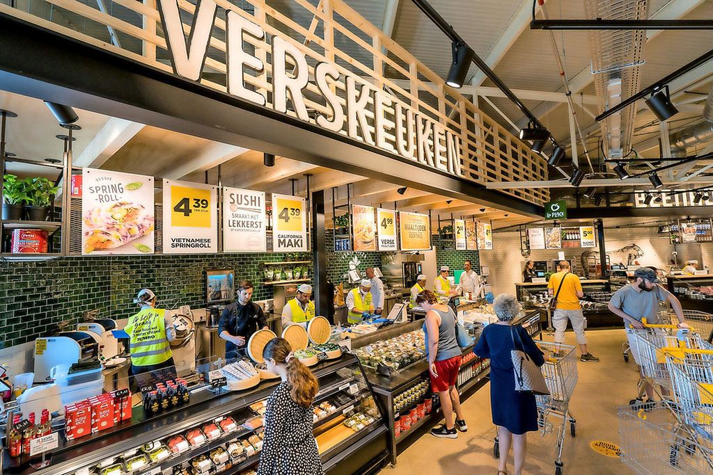 Supermarkten in Nederland verlaagden de prijzen in april. - Foto: Jumbo