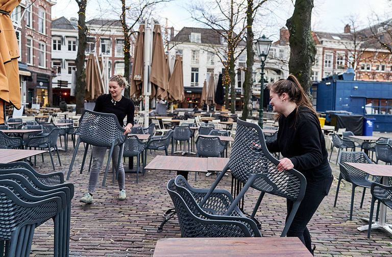 Nu de horeca op slot zit, zouden arbeiders aan de slag kunnen in bijvoorbeeld Westlandse kassen. - Foto: ANP