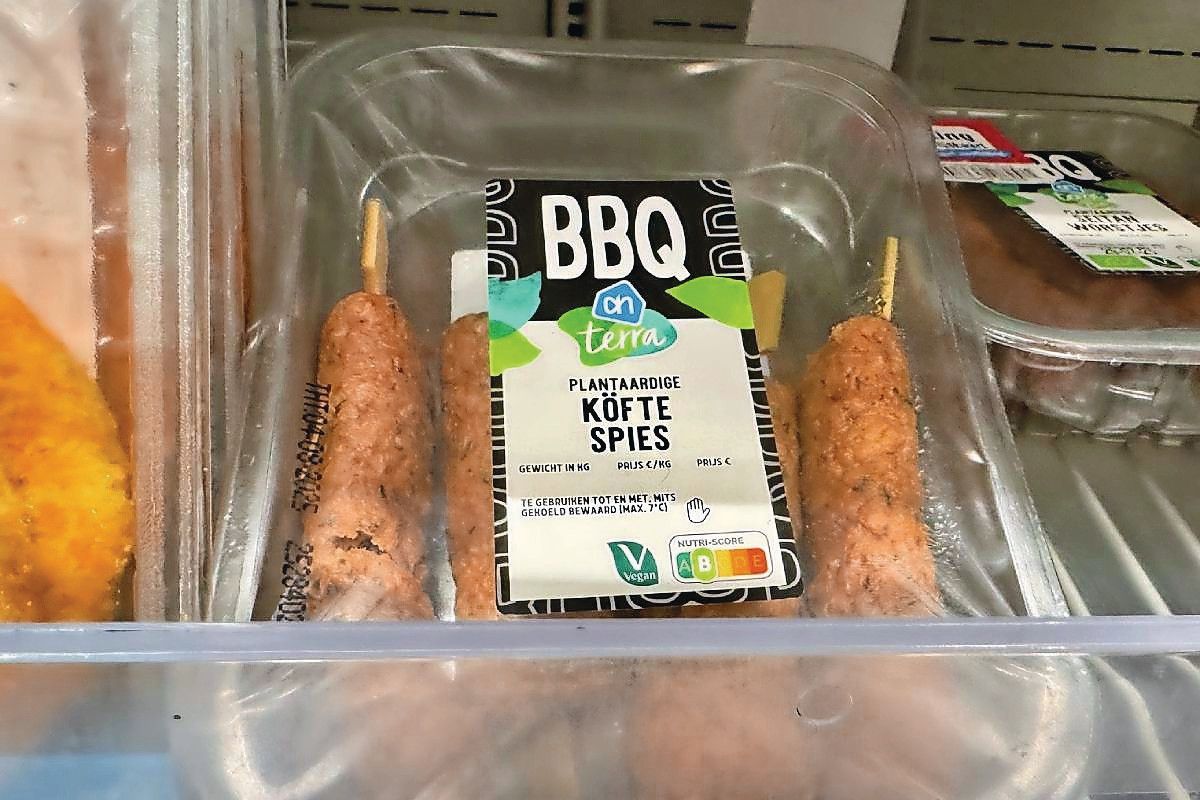 Plantaardige alternatieven voor vlees vallen bij Albert Heijn ook onder de merklijn AH Terra. Foto: Misset
