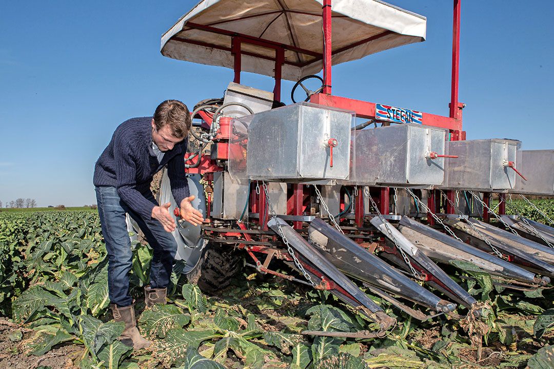 Als een loonwerker eigen machines meeneemt is dat al snel echt gedelegeerde uitbesteding. - Foto: Peter Roek