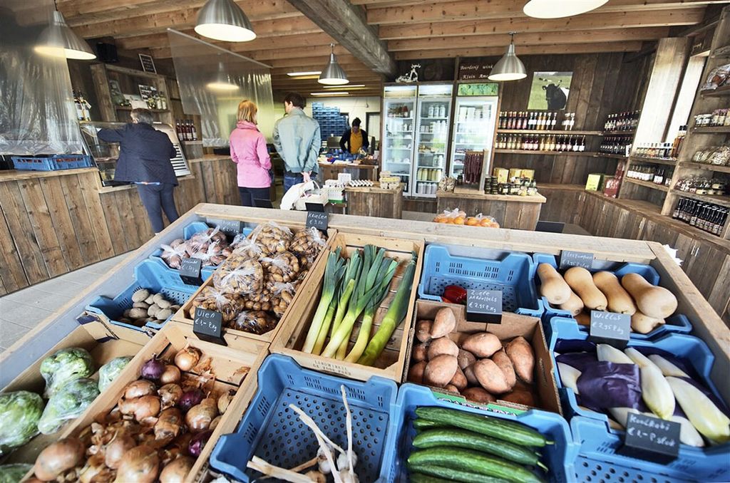 Een boerderijwinkel. Met BEUKK kunnen boeren en producenten bij elkaar inkopen om op deze manier een breed assortiment in bijvoorbeeld boerderijwinkels aan te kunnen bieden. - Foto: ANP