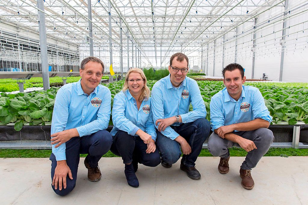 De oprichters van De Proefschuur (vlnr): Jan Varekamp (glastuinder), Anneke Lugtenburg (akkerbouwer), Leen van Marion (akkerbouwer) en Arnout den Ouden (akkerbouwer). - Foto: Roel Dijkstra