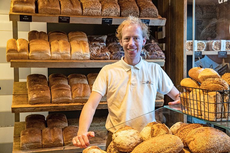 NBOV-voorzitter en bakker Arend Kisteman nuanceert een verdubbeling van de broodprijs: "Kosten van brood bestaan uit meer dan alleen die van tarwe." - Foto: Ronald Hissink