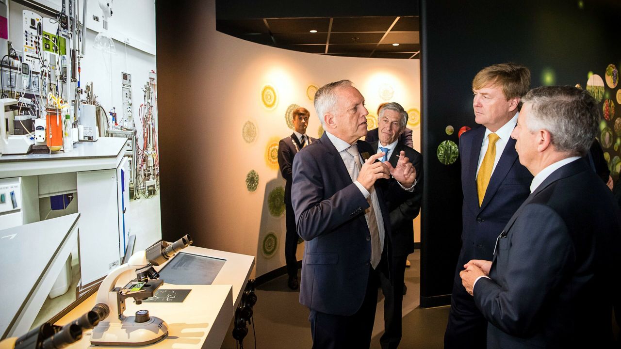 Directeur Henri Oosthoek en Koning Willem Alexander - foto: Koppert