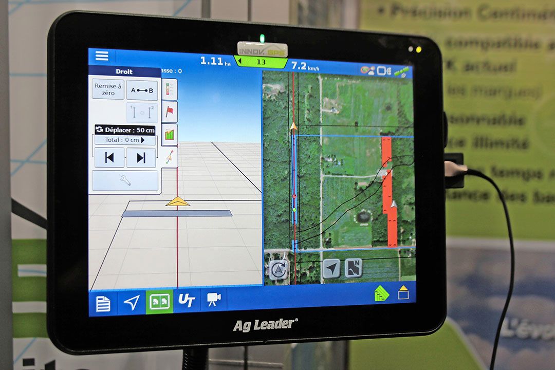 Data uitwisselen via RTK-gps-systemen. - Foto: Bas van Hattum