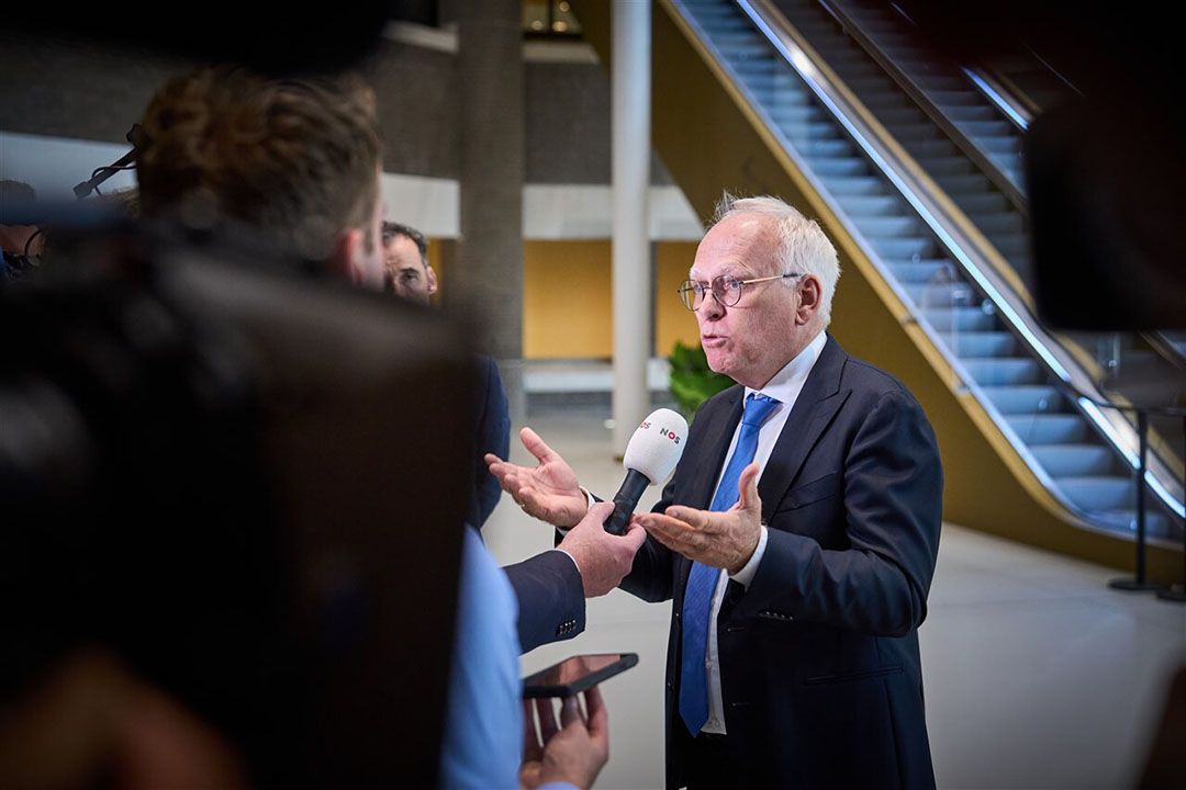 Landbouwminister Piet Adema geeft een toelichting over dat het kabinet niet voor of tegen het gebruik van glyfosaat gaat uitspreken in Brussel in de Tweede Kamer. - Foto: ANP