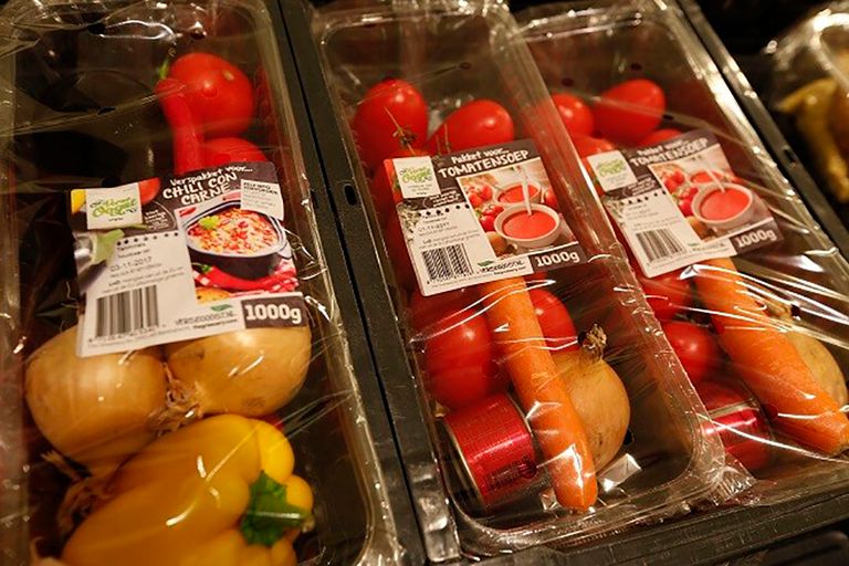 Verspakketten in de supermarkt. De verkoop van verspakketten is het afgelopen jaar met 32% gestegen.  - Foto: Hollandse Hoogte