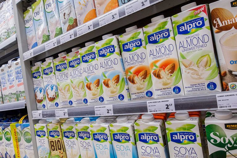 Danone zag de omzet van zuivel en plantaardig, waaronder het merk Alpro, toenemen. - Foto: Koos Groenewold