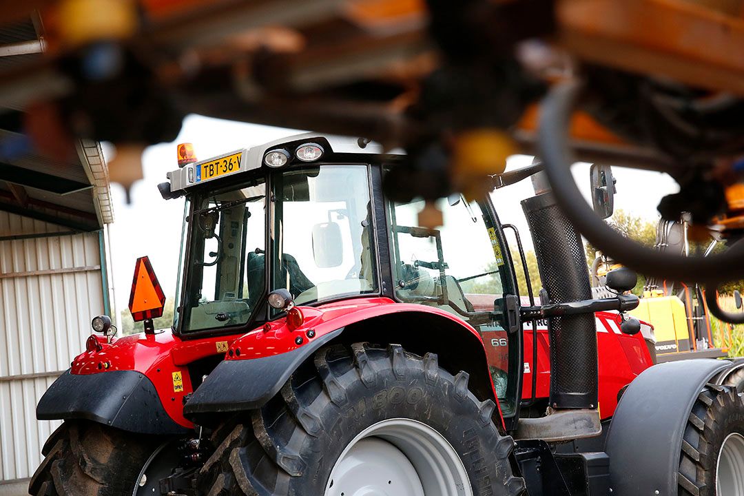 Vanaf 1 januari dit jaar hebben eigenaren van landbouwvoertuigen de mogelijkheid om hun machines te registreren. Na goedkeuring van de registratie kunnen kentekens worden aangevraagd. - Foto: Hans Prinsen