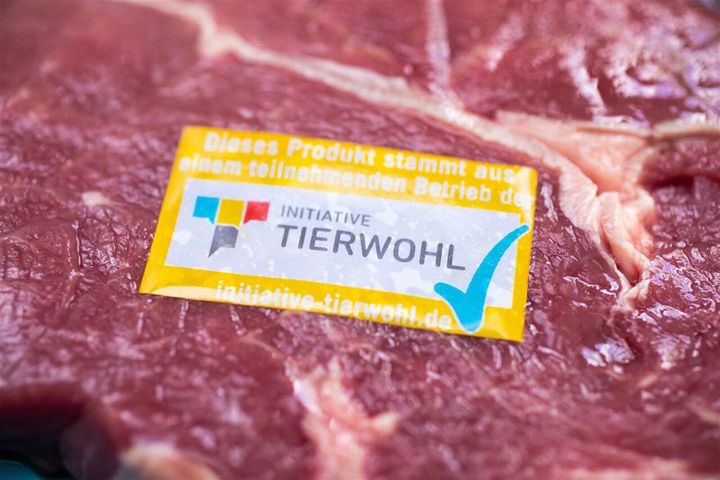 Vlees met het Initiative Tierwohl-label. - Foto: ANP