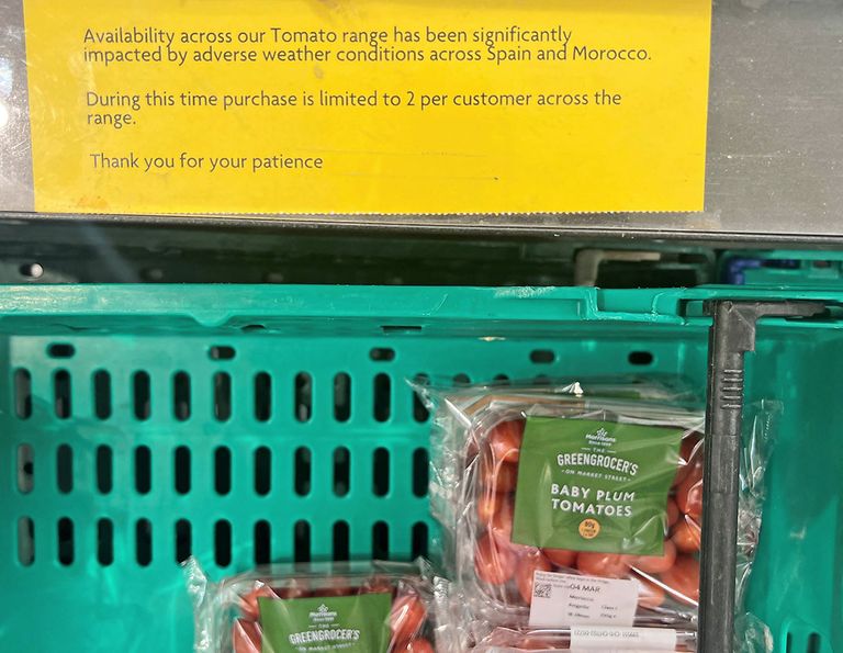 Eerder dit jaar moest de Britse supermarkt Morrisons tomaten op rantsoen zetten, nu is dat het geval met paprika's. Foto: Reuters