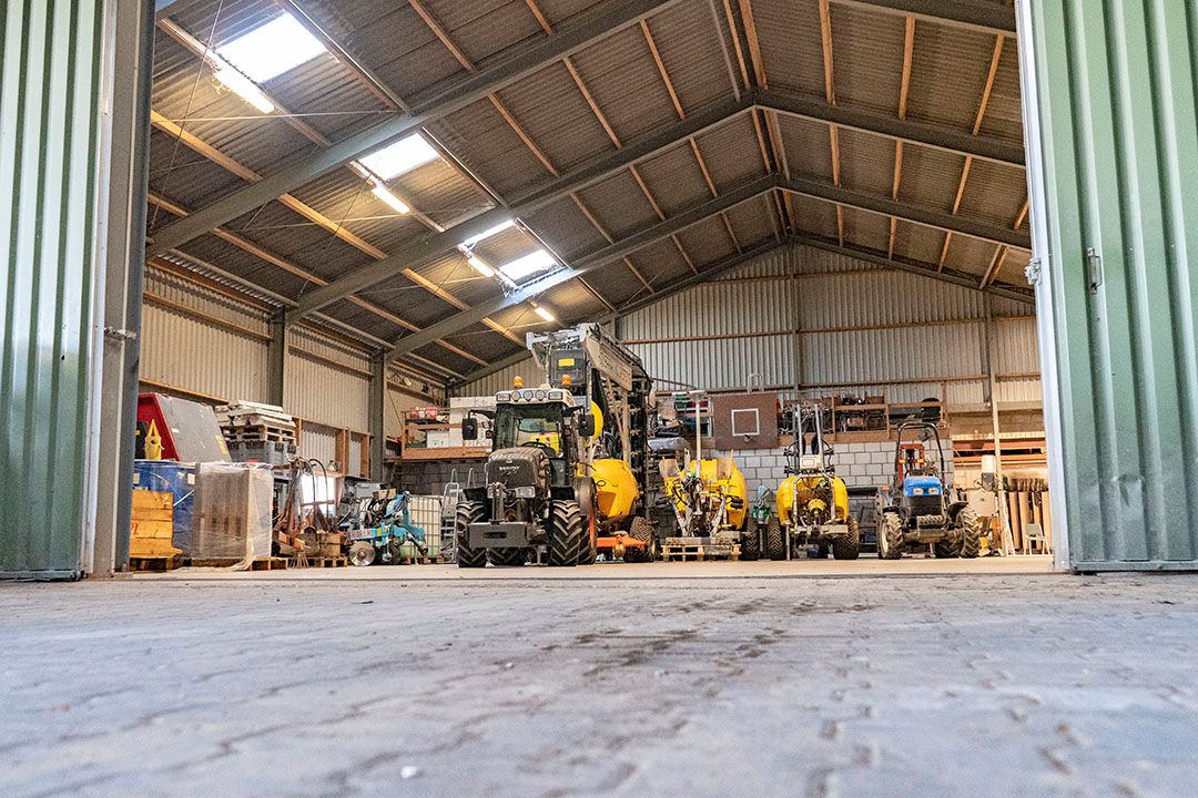 De inzet van precisiefruitteelt met GPS gestuurde spuitmachines werpt een ander licht op toelaating middelen. - foto: Martijn Slabbekoorn