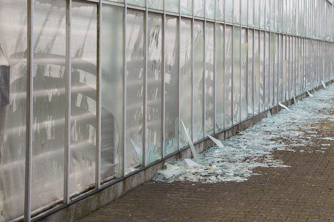 Archieffoto van schade aan een kas door een storm. - Foto: Jan Willem Schouten