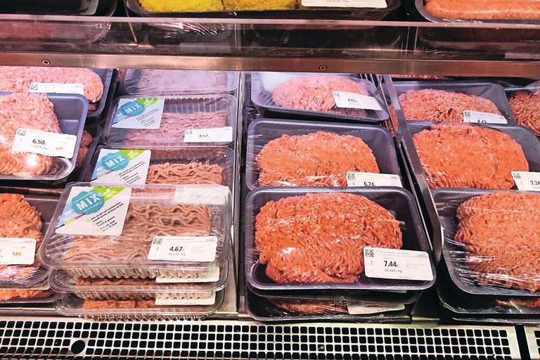 Colruyt en Okay introduceren een assortiment aan plantaardig verrijkt vlees. Foto: Colruyt Group