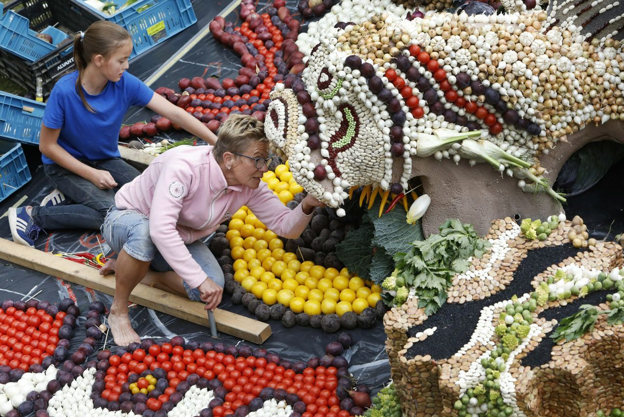 Het Fruitcorso van Tiel wankelt vanwege tekort aan vrijwilligers en teruglopende sponsorgelden. - Foto: Vidiphoto