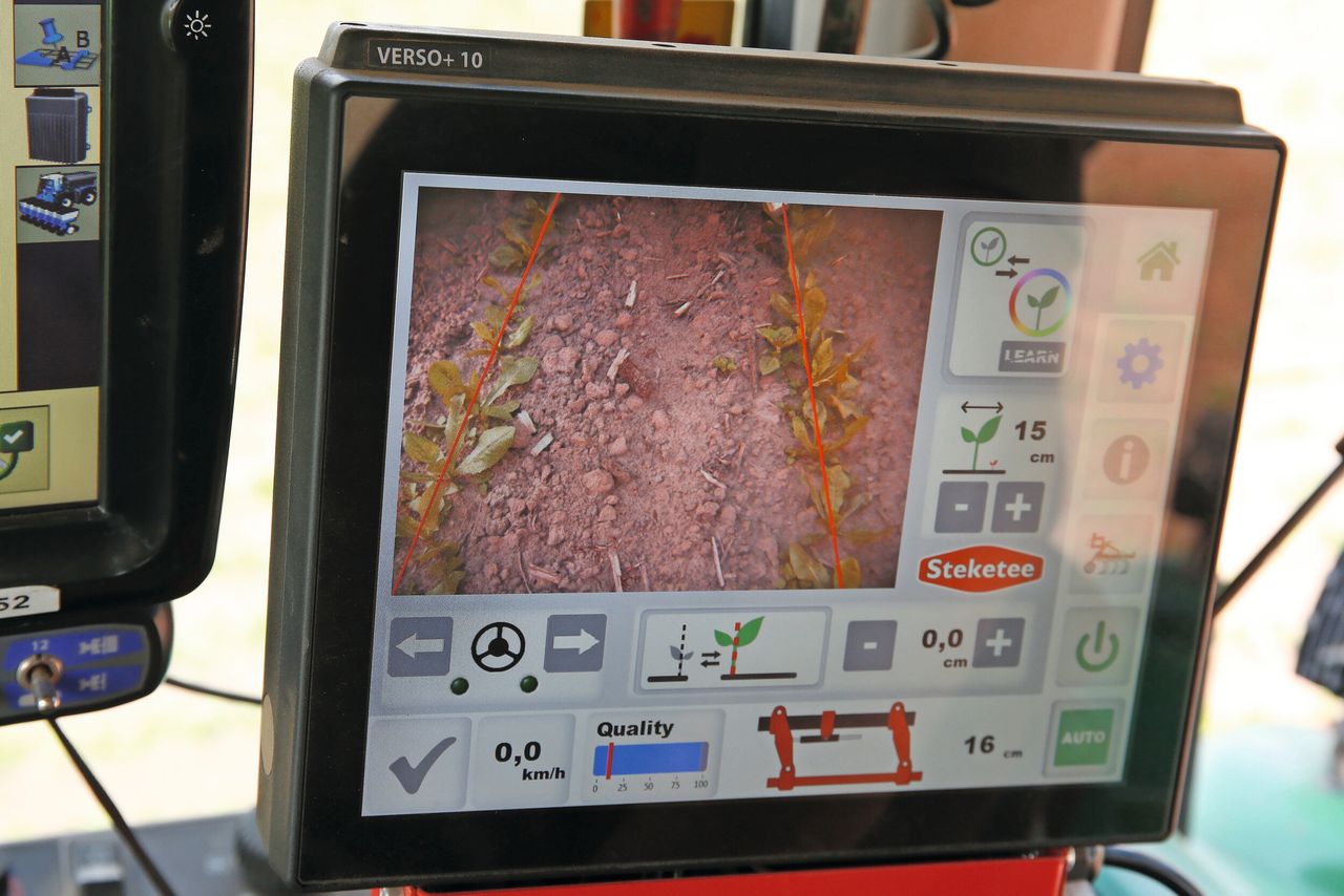 Cameratoepassing bij een schoffelmachine. Zo'n machine is onderdeel van een rechtszaak tussen ZON en een teler waarvan het lidmaatschap is opgezegd. Foto: Hans Prinsen