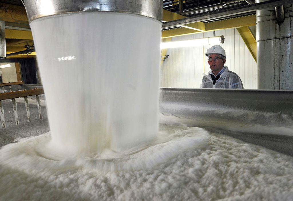 Productie van suiker uit suikerbieten in een fabriek in Frankrijk.  - Foto: AFP