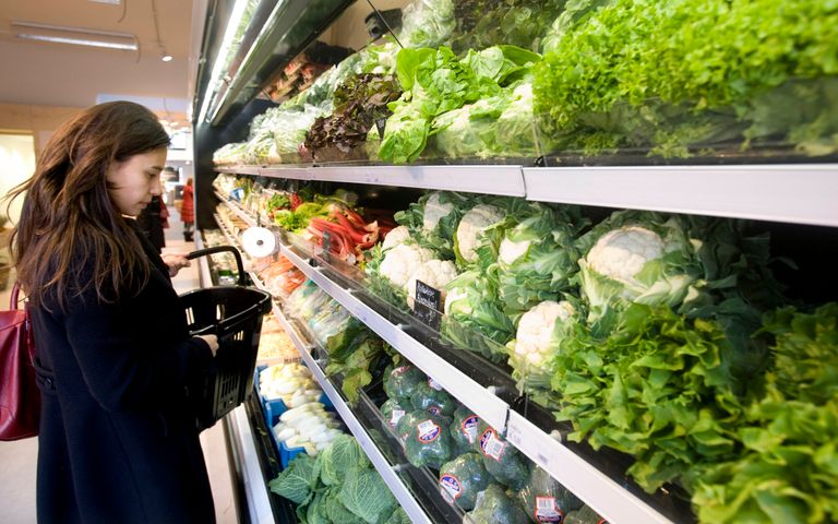 AMSTERDAM - Marqt, een nieuw concept ' supermarkt' voor de grootstedelijke bewuste consument. Het aanbod van Marqt bestaat uit lokale verse producten.  De producten komen van ambachtslieden in plaats van massaproducenten en bieden hun waar direct in de winkel aan aan de klant. Ook een onderdeel van het concept is dat je niet met contant geld kan betalen, maar enkel met pin of credit card.