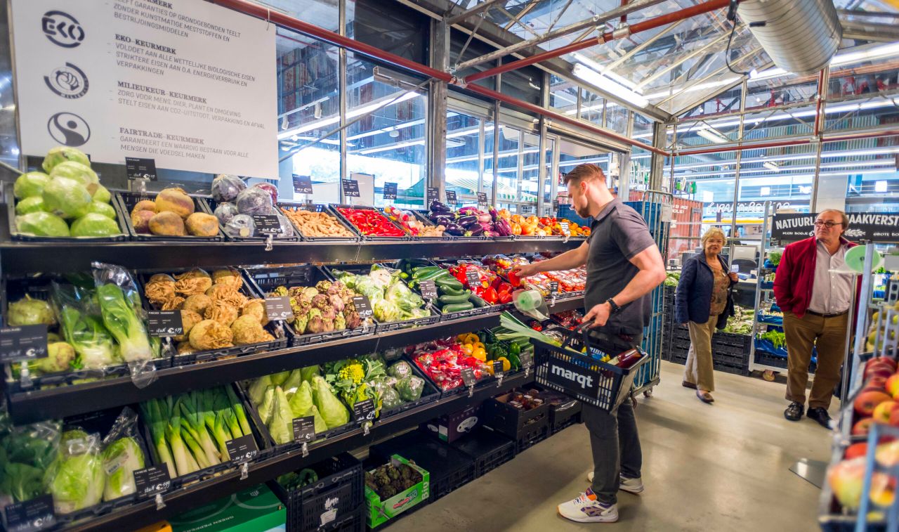 Een bewuste consument. - Foto: ANP/Lex van Lieshout