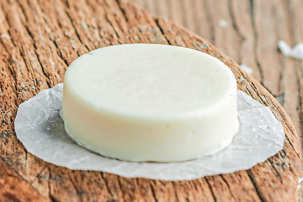 De Nederlandse overheid staat precisiefermentatie-proeverijen toe. Hiermee kan het kaasje van Those Vegan Cowboys ook worden geproefd. Foto: Those Vegan Cowboys