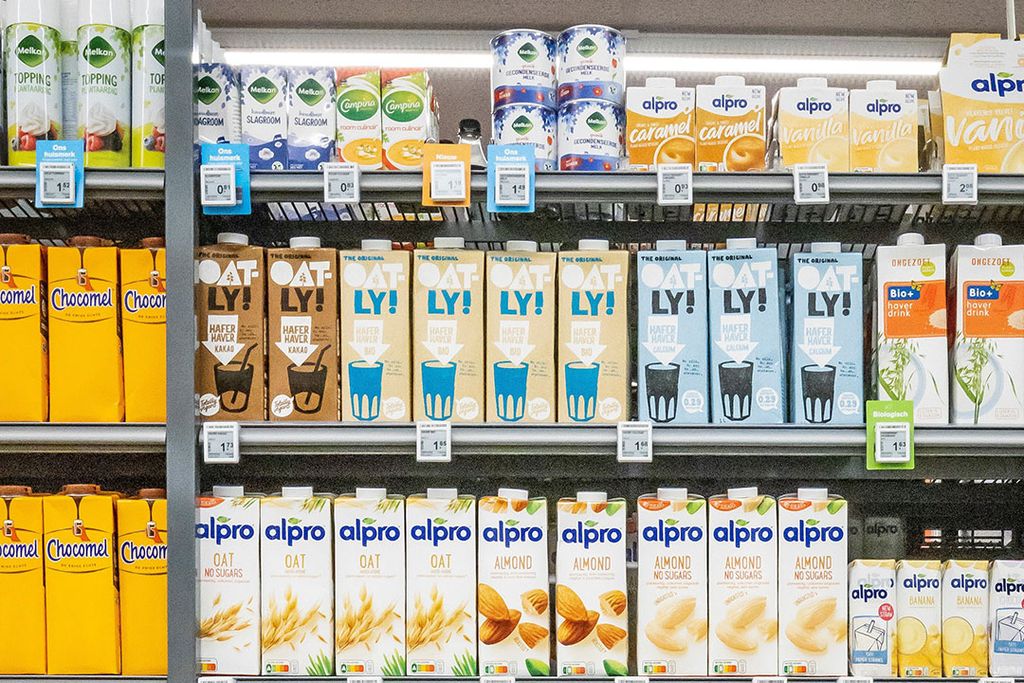 Oatly in de schappen. Foto: Roel Dijkstra