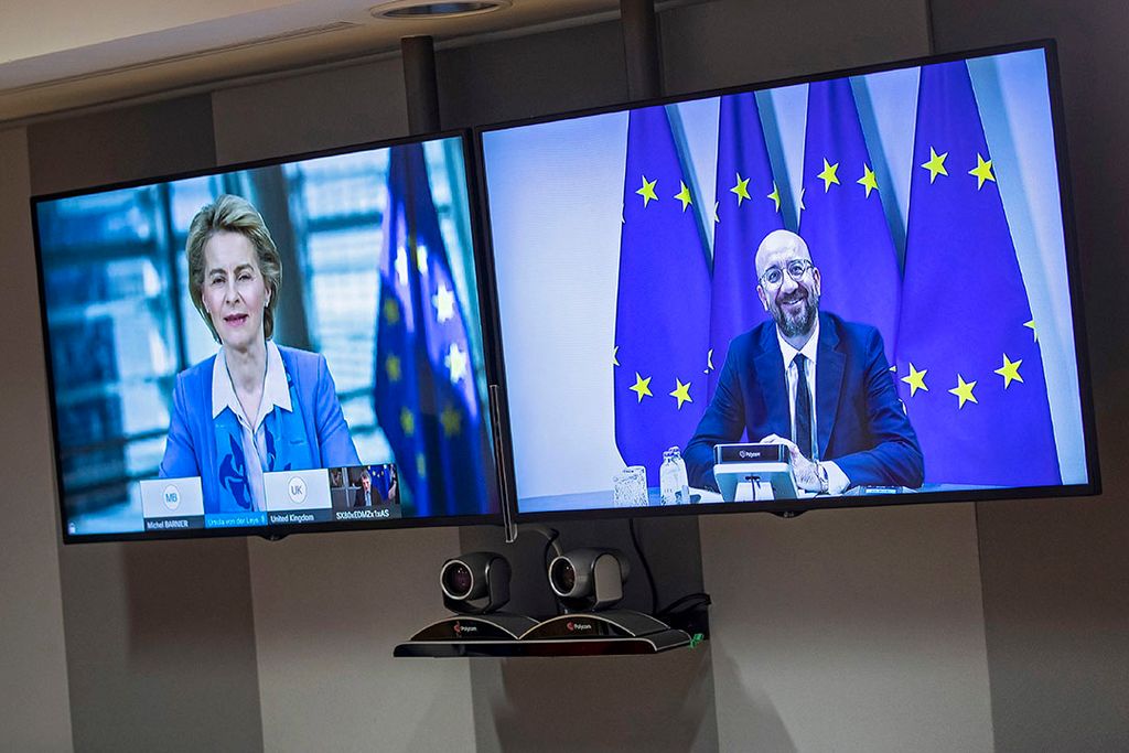 Ursula von der Leyen en Charles Michel tijdens een virtuele topconferentie over de brexit. Foto: ANP