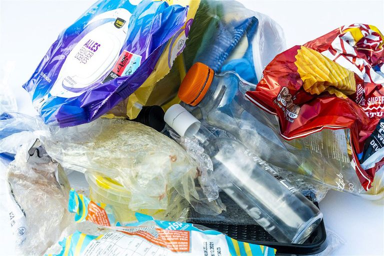 De investeerders willen dat de foodbedrijven een actieplan opstellen om het plasticverbruik te verminderen en wegwerpverpakkingen uit te bannen. - Foto: ANP