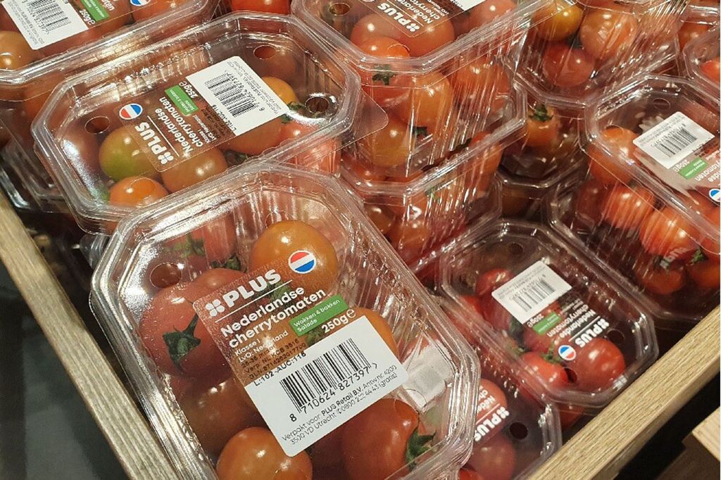 Cherrytomaten bij Plus komen al uit Nederland. - Foto: Misset
