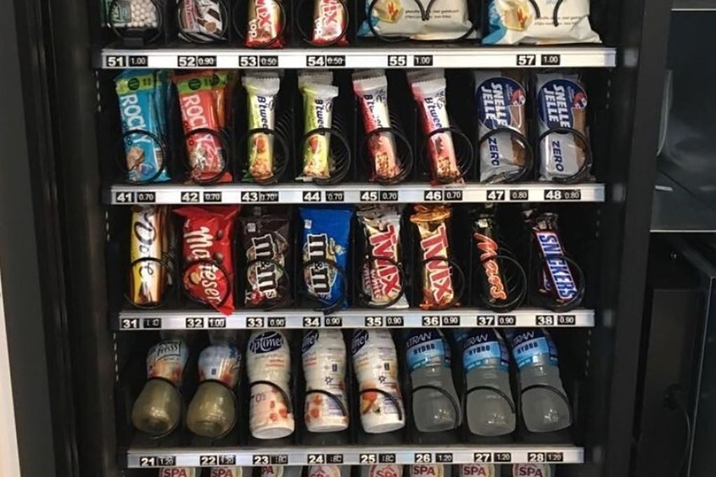 De 'Your Choice'-automaat van Mars. Onder het motto: gezond eten is een keuze? - Foto: JOGG