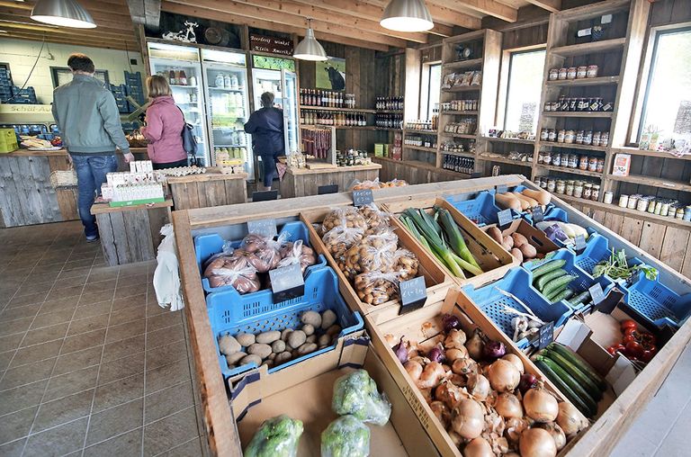 Boerderijwinkels zien de bestedingen van consumenten de laatste maanden fors dalen in vergelijking met hun aankopen tijdens de coronajaren. - Foto: ANP/Flip Franssen