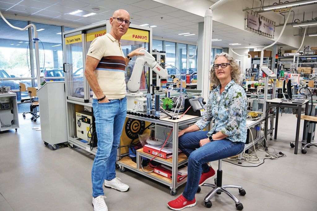 Maurice Wubben en Colina de Beer van Robocrops bij WHC Naaldwijk. – Fred Libochant Fotografie