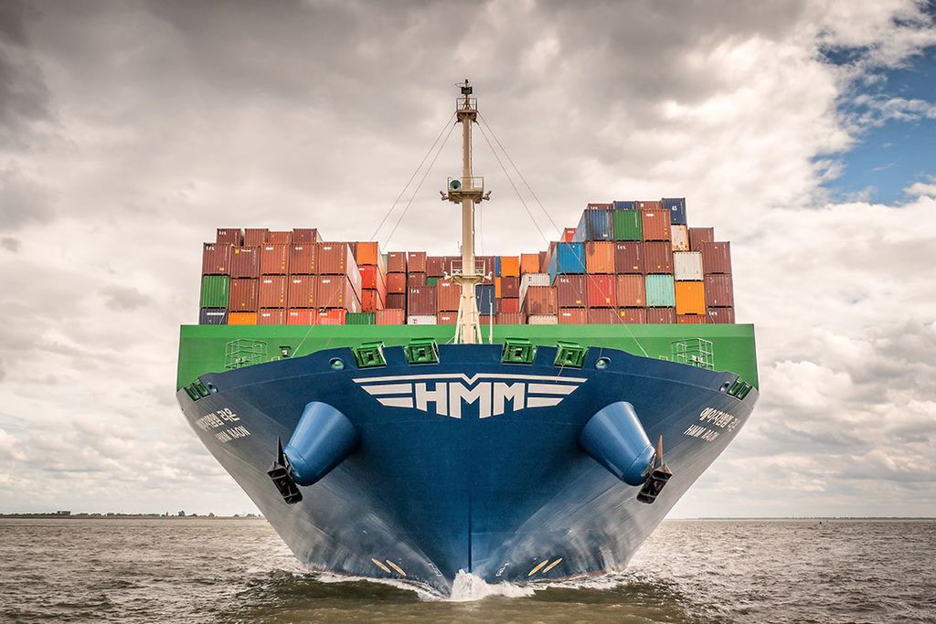 Bij een zeeschip vol containers hoort een palletvracht aan papieren documenten. Shypple wil de bureaucratie digitaliseren. - Foto: ANP