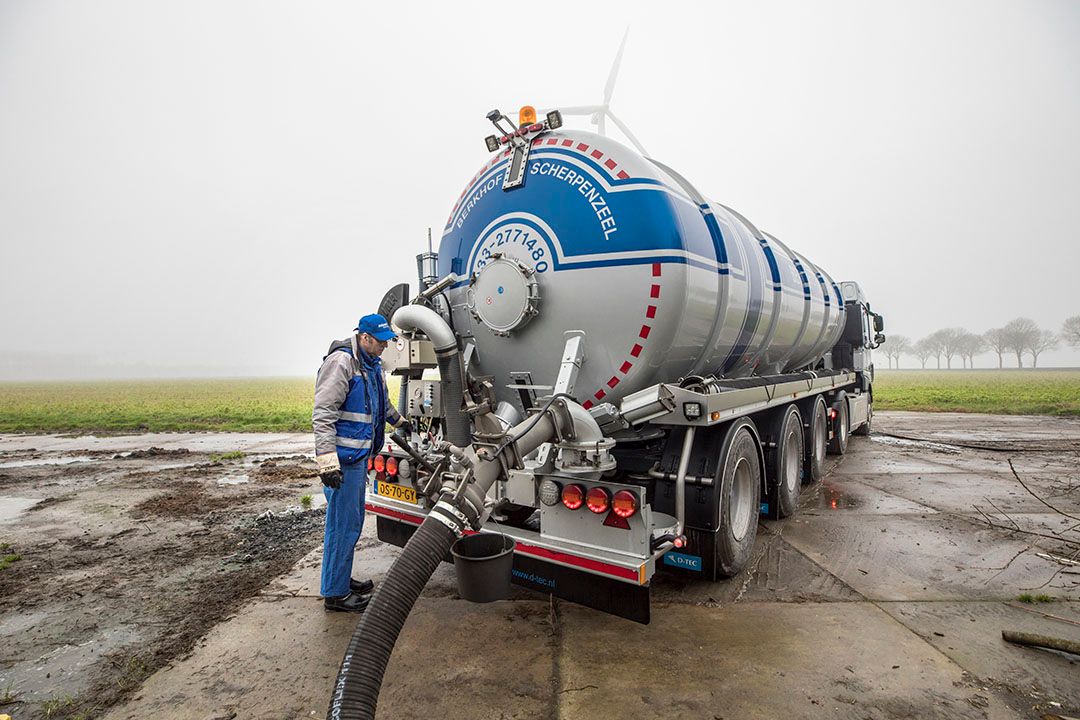 Het is elk jaar een uitdaging om alle drijfmest in het voorjaar op de plaats van bestemming te krijgen. Het weer is daarbij vanzelfsprekend de meest bepalende factor. - Foto: Koos Groenewold