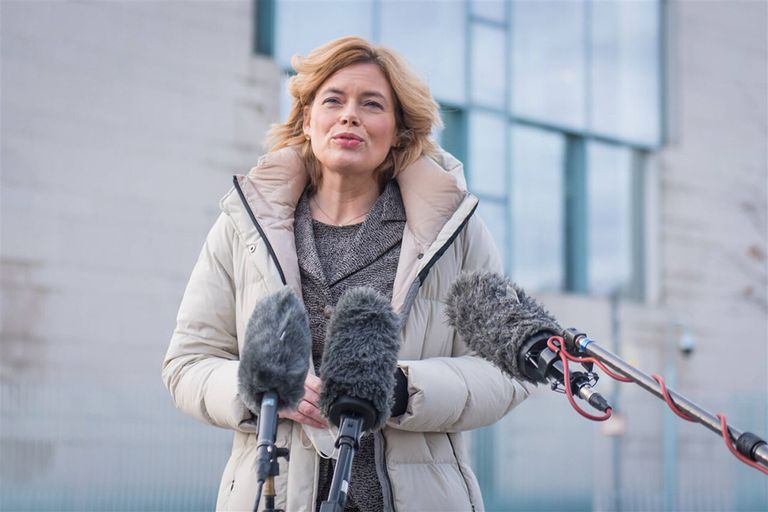 De Duitse landbouwminister Julia Klöckner voelt niets voor een systeem met minimumprijzen. Het gevaar van minimumprijzen is volgens Klöckner dat er door de boeren met verhoudingsgewijs lage kosten meer wordt geproduceerd. - Foto: ANP