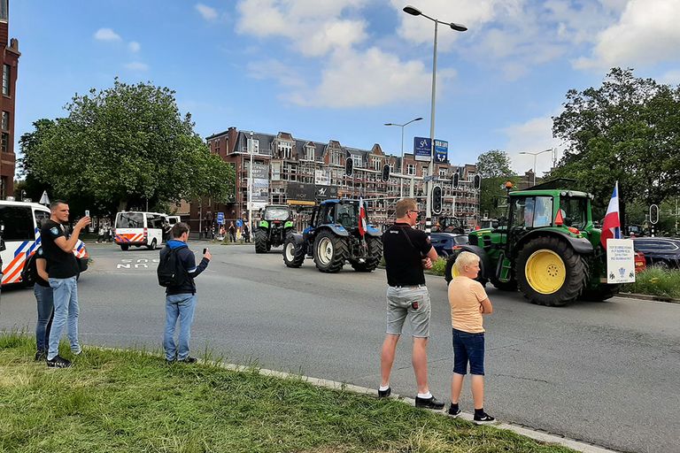 En wat doen mensen als het hen niet goed gaat, en ze geen keuzes hebben? Die worden boos. Ze zoeken een vijand, gaan de straat op. Foto: ANP