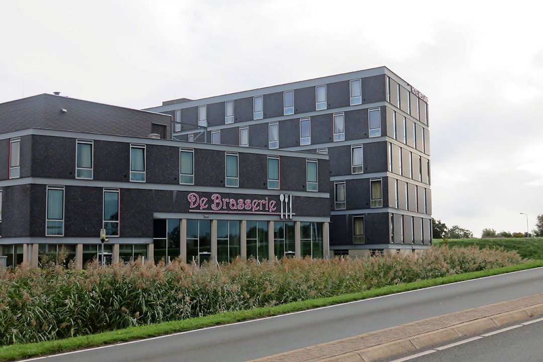 Naast de zogenoemde Polenhotels in Maasdijk, Wateringen en - sinds kort - in Naaldwijk zijn verschillende plannen bij de gemeente ingediend. - Foto: Ton van der Scheer