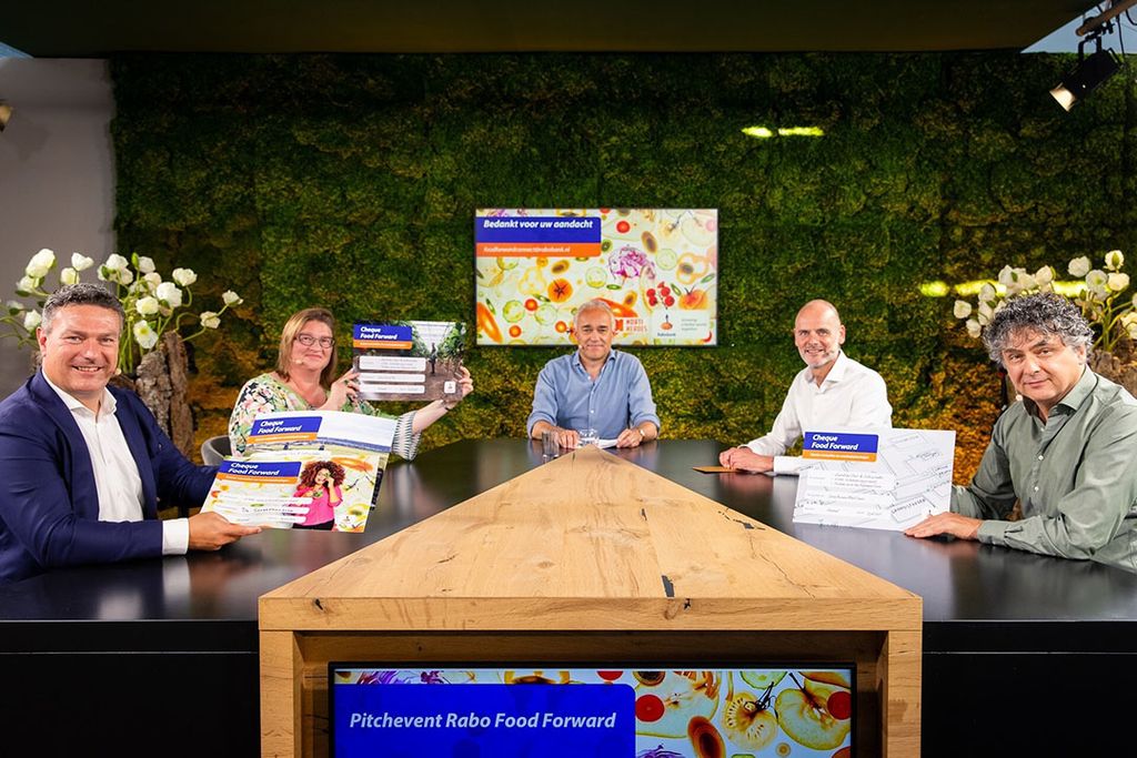 De deelnemers aan de Rabo Food Forward Track in De regio Bollenstreek, Katwijk, Leiden, Haaglanden, Delft, Oost- en Westland vertelden over hun oplossingen voor het voedselprobleem. - Foto: Rabobank