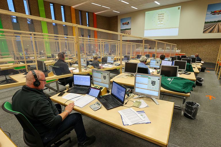 Veilklok ZON met coronamaatregelen. - Foto: Bert Jansen.