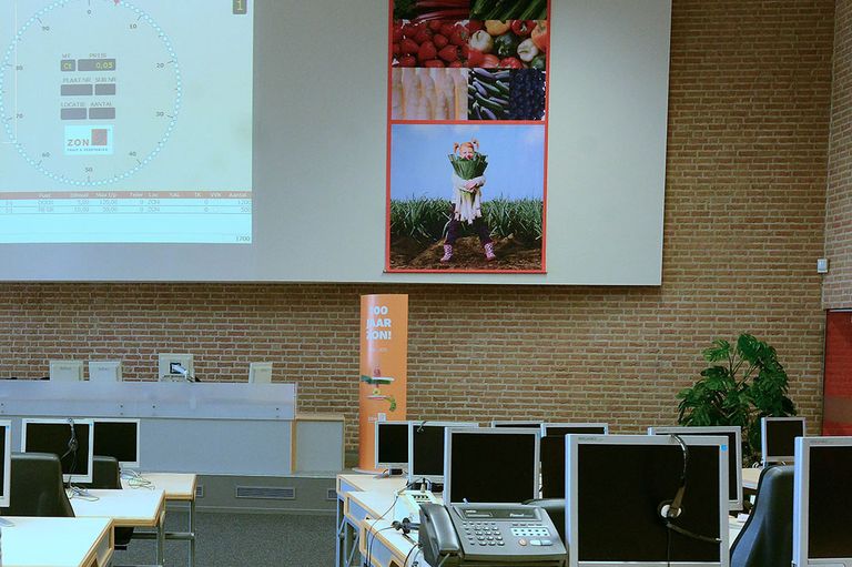 Veilklok en zaal van ZON in Venlo. Foto: ZON