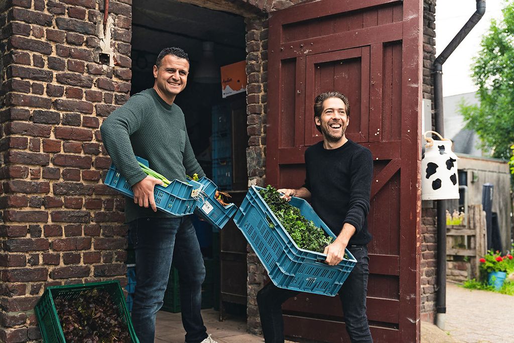 Bert Destoop (L) en Sjarel Buysschaert, grondleggers van het korte-ketenconcept Lokaalmarkt. Foto: Lokaalmarkt