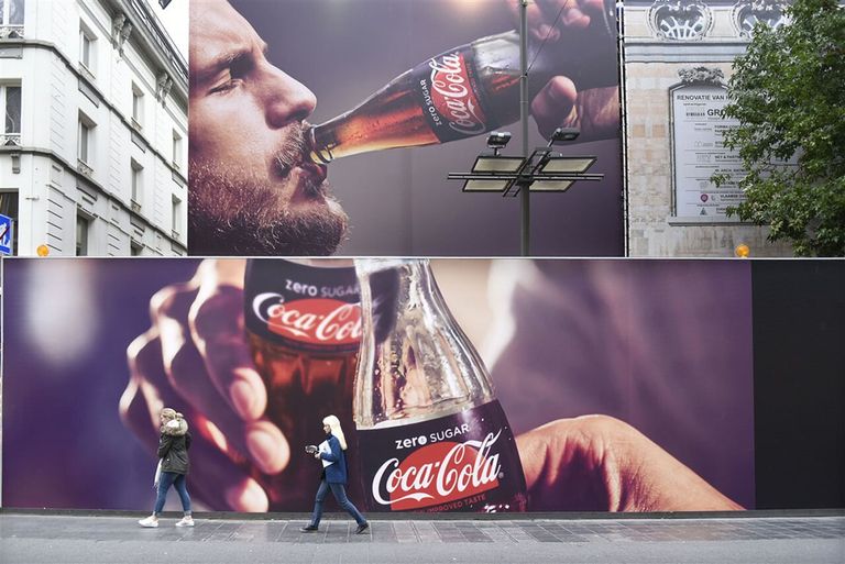 Coca-Cola, BMW en andere grote bedrijven sponsoren al ruim vijftien jaar het halfjaarlijks roulerende voorzitterschap van de Raad van de Europese Unie. - Foto: ANP