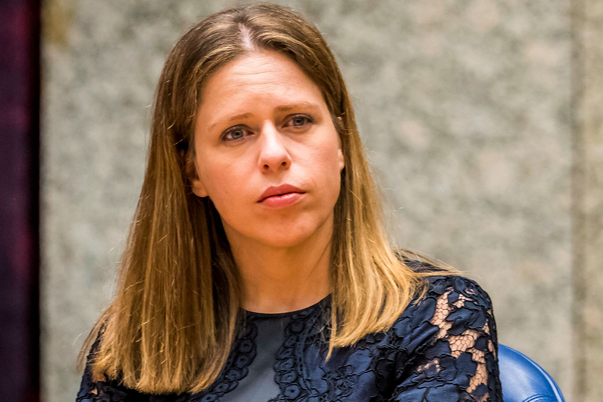 2017-11-01 10:40:26 DEN HAAG - Carola Schouten van Landbouw, Natuur en Voedselkwaliteit (ChristenUnie) en Hugo de Jonge van Volksgezondheid, Welzijn en Sport (CDA) tijdens een plenair debat in de Tweede Kamer over de regeringsverklaring. ANP LEX VAN LIESHOUT