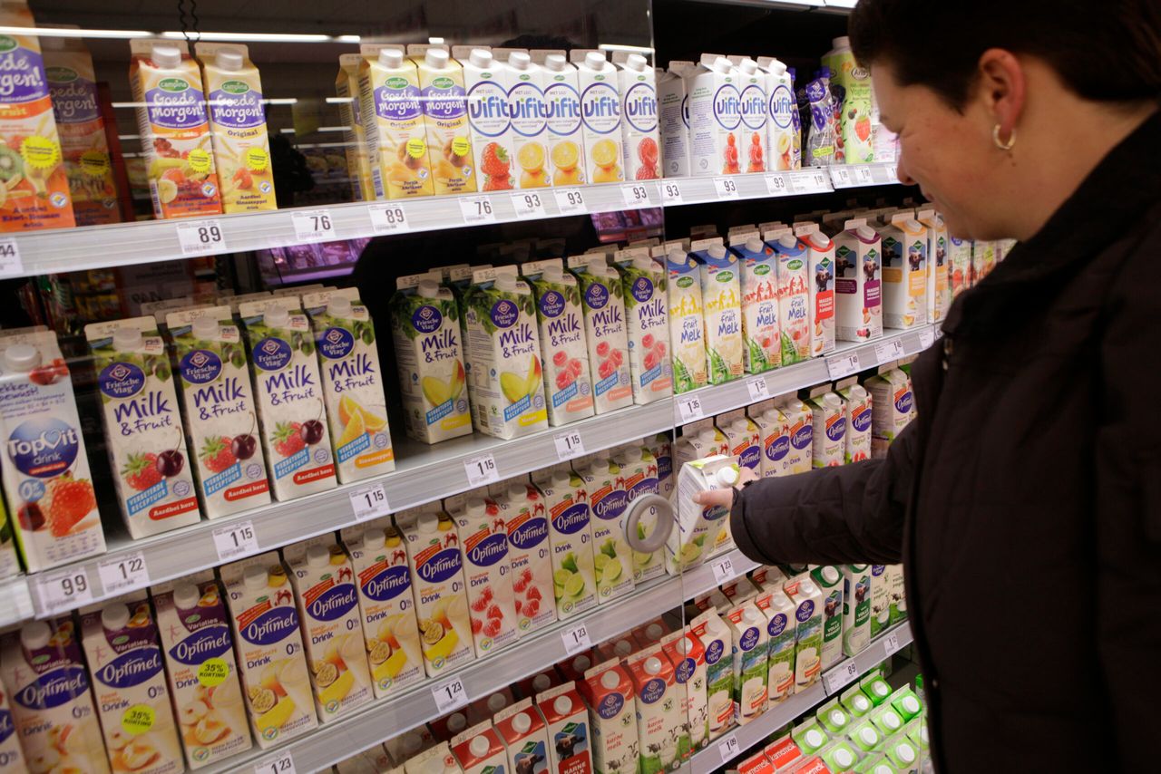 Zuiveldranken met fruit. Pas bij 50% fruit zou zo'n drank fruitdrank genoemd mogen worden, vindt Freshel. - Foto: Michel Zoeter