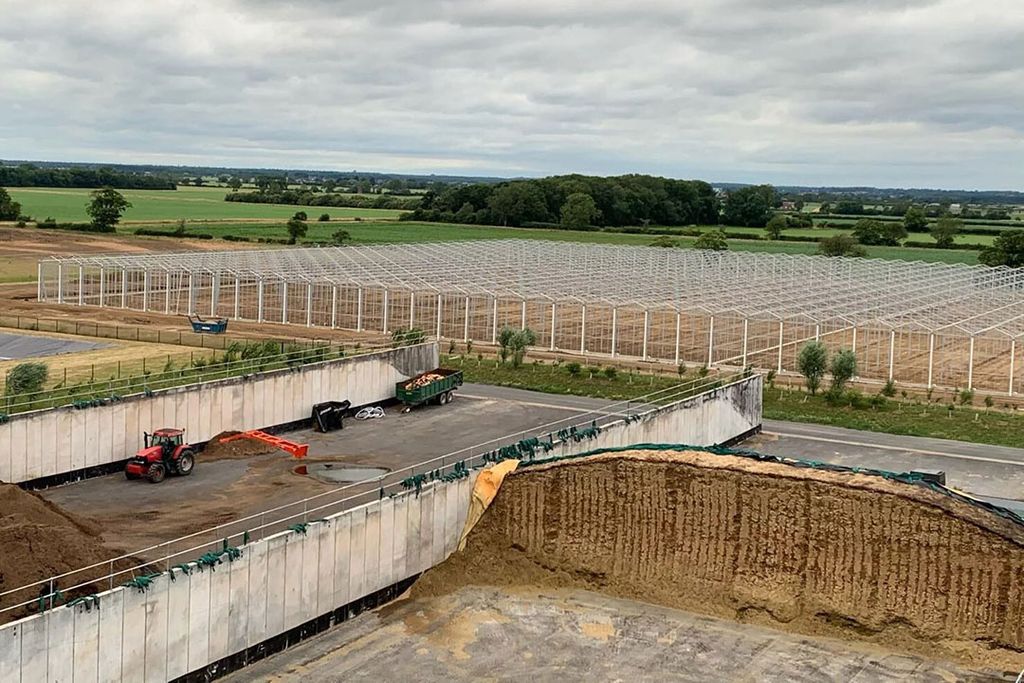 Bouw van 6,4 hectare kassen voor aardbeienteelt in Carrington in graafschap Lincolnshire in 2020. - Foto: Havecon