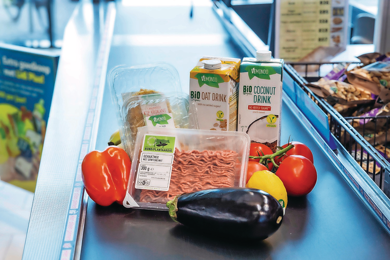 Tien van de elf vleesvervangers onder Lidl-huismerk voldoen aan alle criteria van de Schijf van Vijf. Foto: Herbert Wiggerman