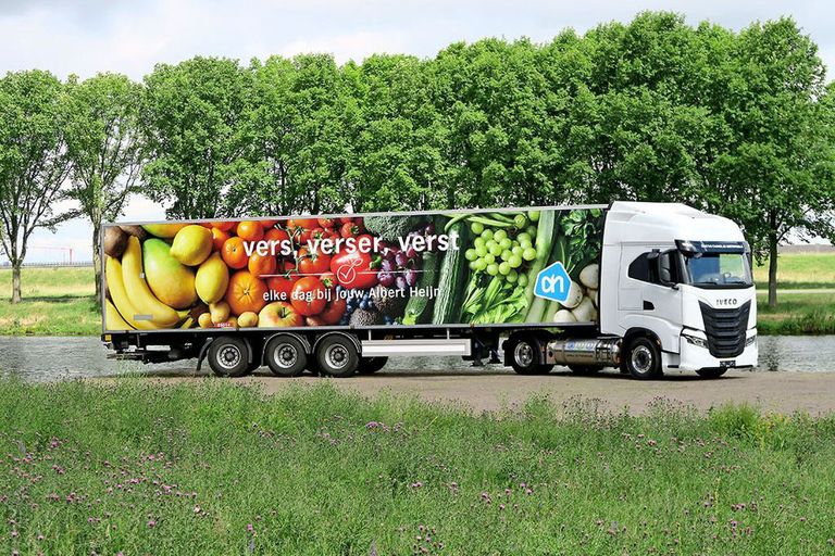 Bij Albert Heijn rijdt een aantal trucks op biologische brandstof. De grootgrutter breidt in zijn winkels het bio-assortiment uit. Foto: Albert Heijn