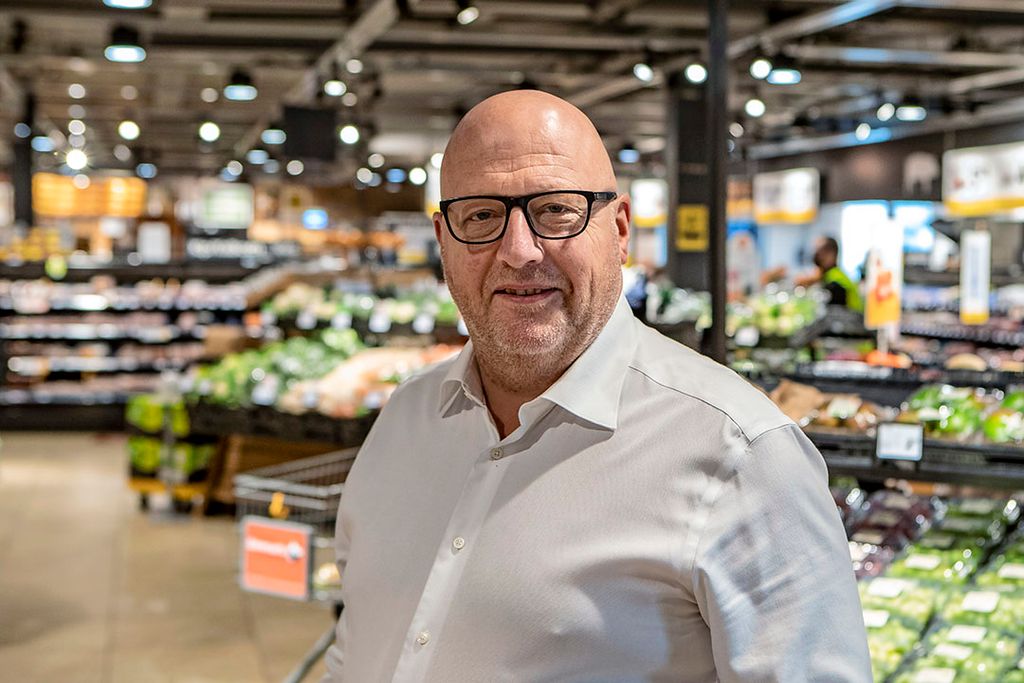Hans Kok, eigenaar van een Jumbo-supermarkt in Deventer. - Foto: Ronald Hissink